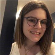 Étudiante manip radio donne des cours niveau collège